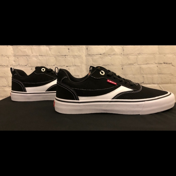 NIB Levi's Lance black & white canvas sneakers - Size 8 - Picture 3 of 10